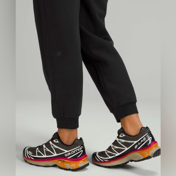 Lululemon Scuba Relaxed High-Rise Jogger
Black - Picture 4 of 9